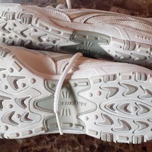White sketchers